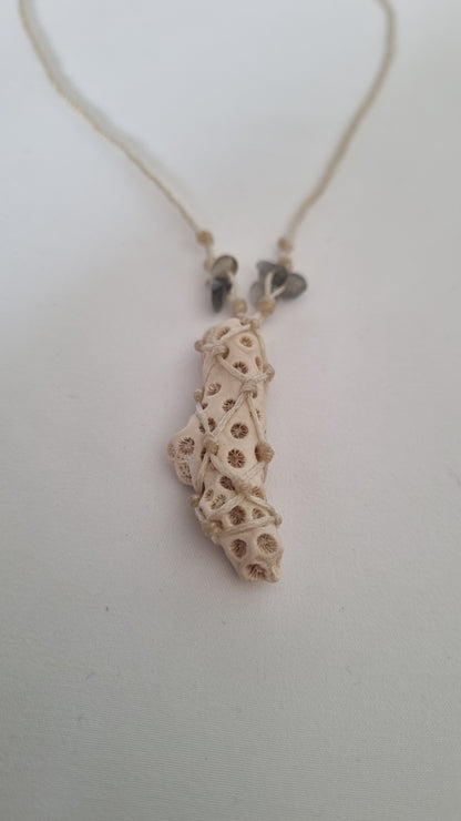 Coral handmade macramé necklace