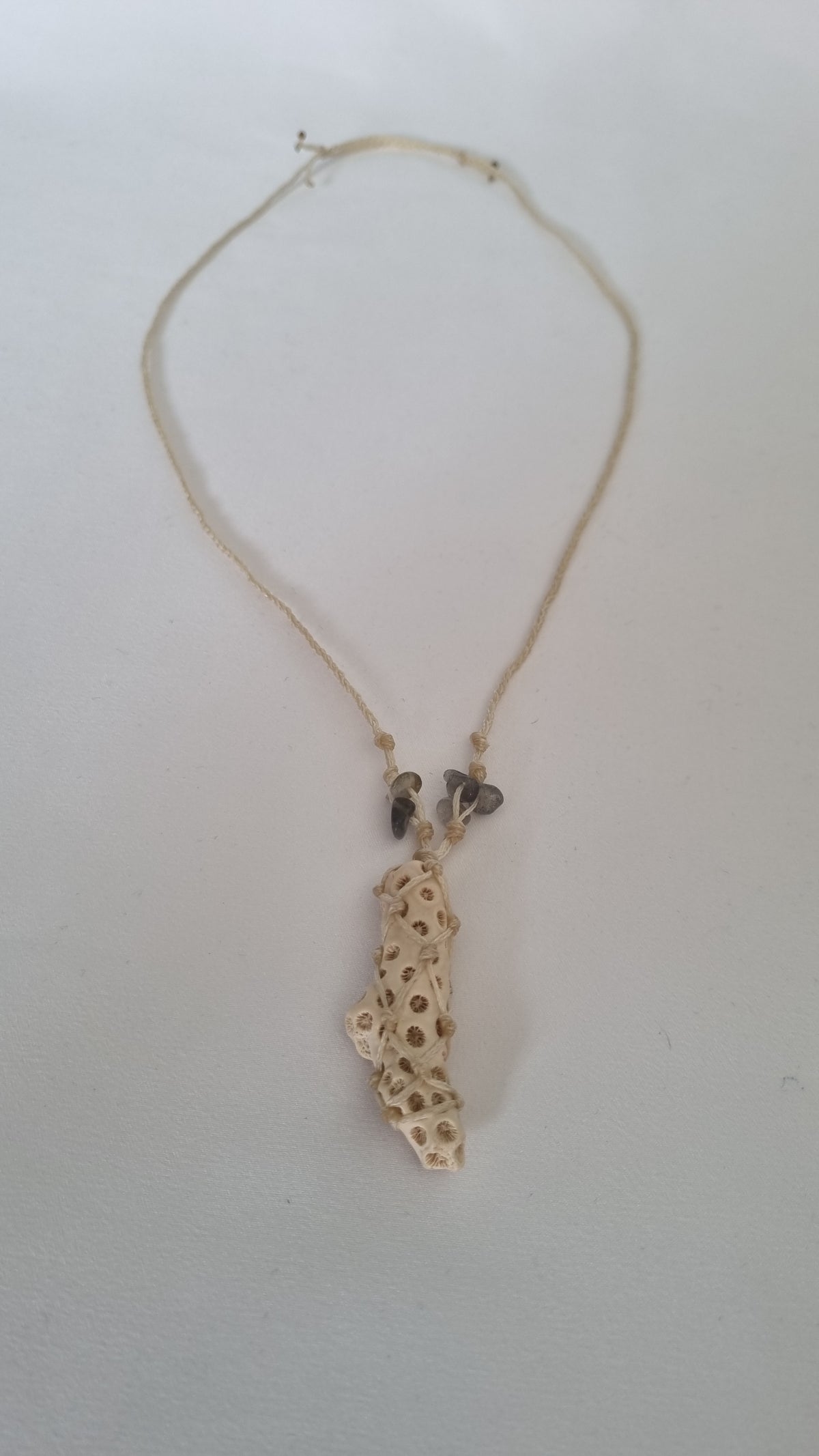 Coral handmade macramé necklace
