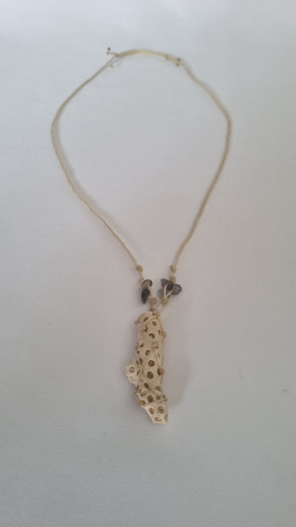Coral handmade macramé necklace